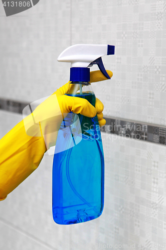 Image of spray for cleaning in hand