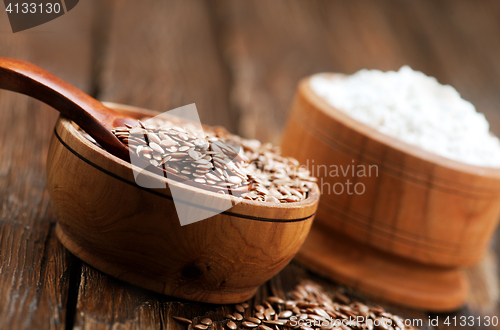 Image of flax seed and flour