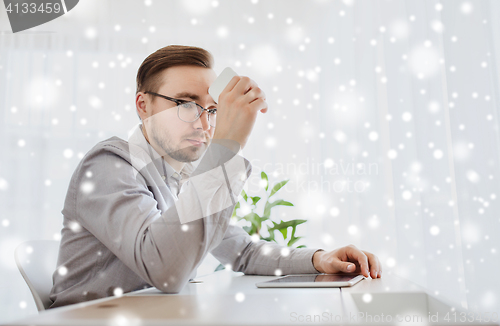 Image of businessman with smarphone at office