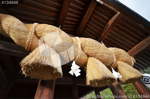 Image of Sacred Straw Rope in front of the Prayer Hall of Izumo-taisha