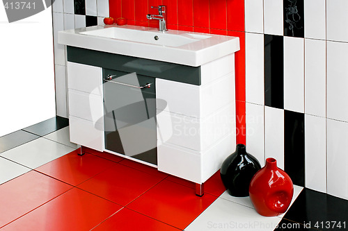 Image of Modern bathroom