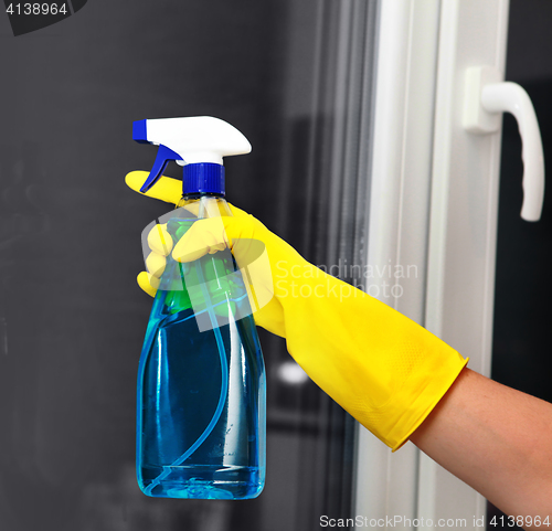 Image of spray for cleaning window