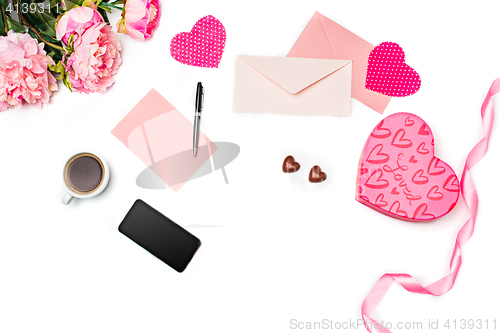 Image of The gift box with hearts on white background