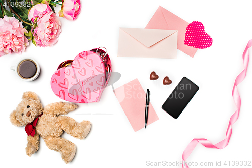 Image of The gift box with hearts on white background