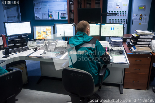 Image of Engineers in control room of Tobolsk Polymer