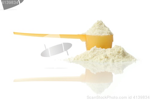 Image of powdered milk in plastic spoon