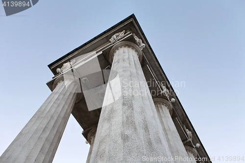 Image of column triumphal arch