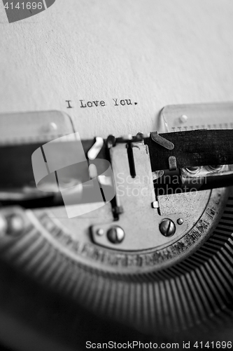 Image of Message I love you printed on typewriter