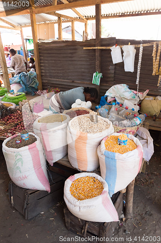 Image of Malagasy peoples on marketplace in Madagascar