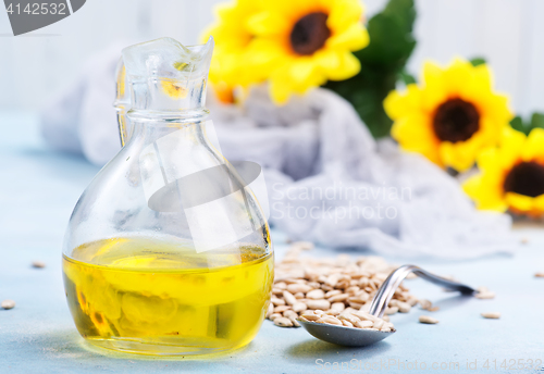 Image of sunflower seed and oil