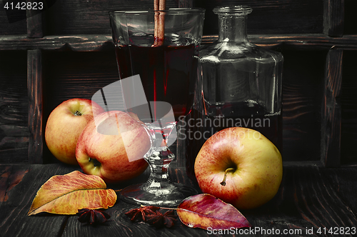 Image of cocktail sangria with apple