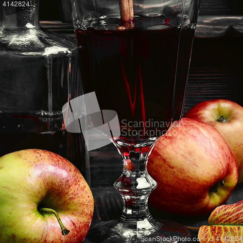 Image of cocktail sangria with apple