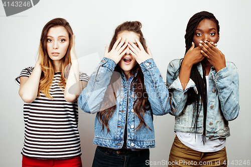 Image of diverse multi nation girls group, teenage friends company cheerful having fun, happy smiling, cute posing isolated on white background, lifestyle people concept, african-american and caucasian