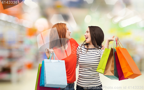 Image of teenage girls with shopping bags and credit card