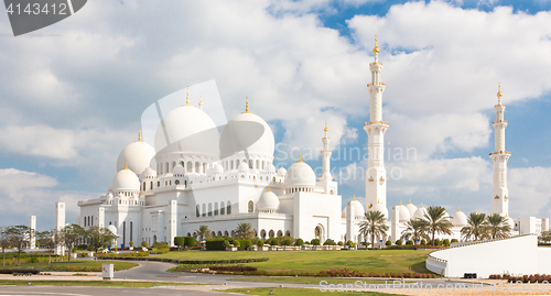 Image of Sheikh Zayed Grand Mosque, Abu Dhabi, United Arab Emirates.