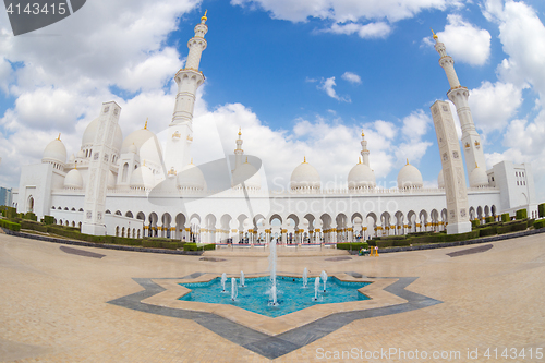 Image of Sheikh Zayed Grand Mosque, Abu Dhabi, United Arab Emirates.