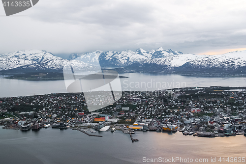 Image of City and mountains