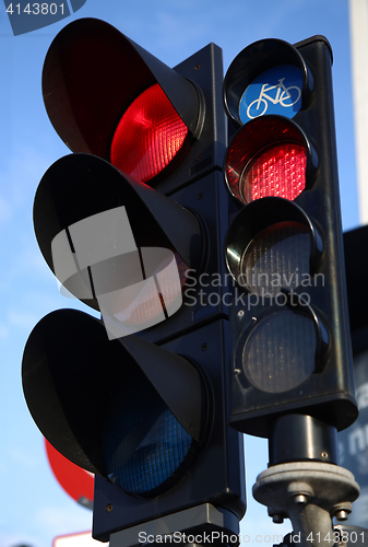 Image of Car and bycicle semaphore on a traffic light