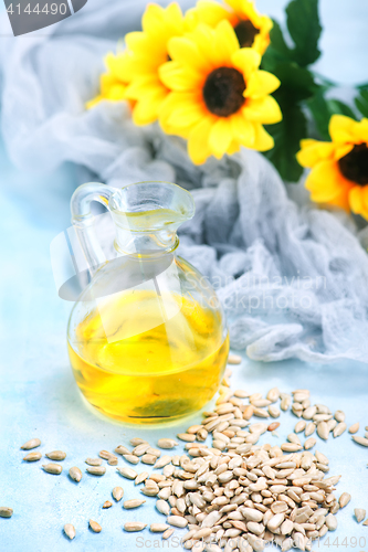 Image of sunflower seed and oil