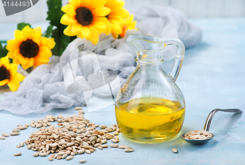 Image of sunflower seed and oil