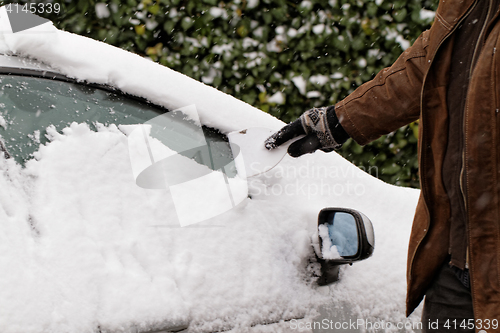 Image of Snowy car