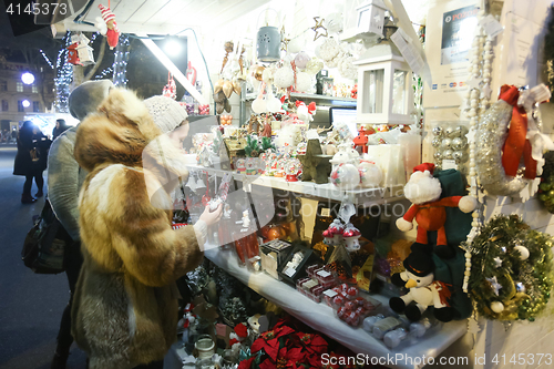 Image of People buying souvenirs