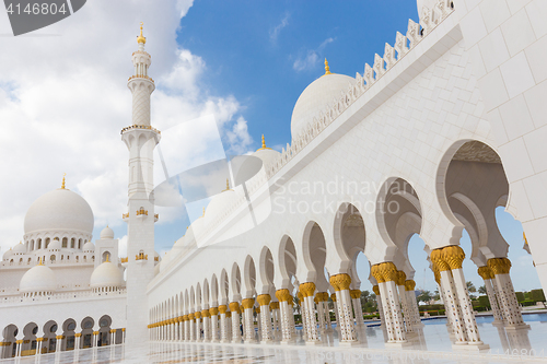 Image of Sheikh Zayed Grand Mosque, Abu Dhabi, United Arab Emirates.