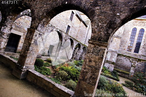 Image of Saint-Magloire Abbey, cloister and garden in Lehon