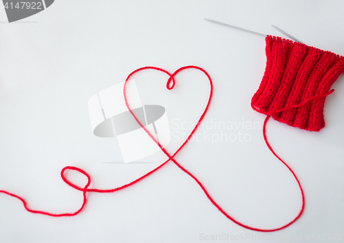 Image of knitting needles and thread in heart shape