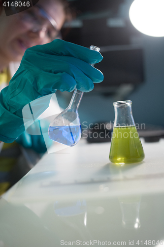 Image of Lab technician carries chemical experiments