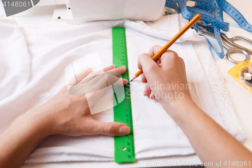 Image of Girl makes pattern top view