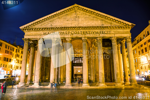 Image of Pantheon at the Piazza della Rotonda