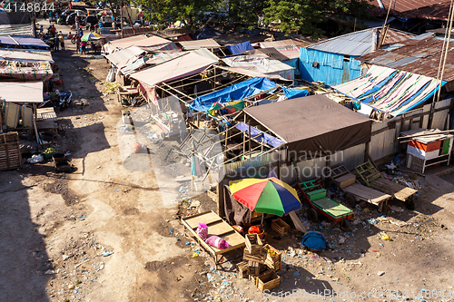 Image of poor houses by the river in shantytown