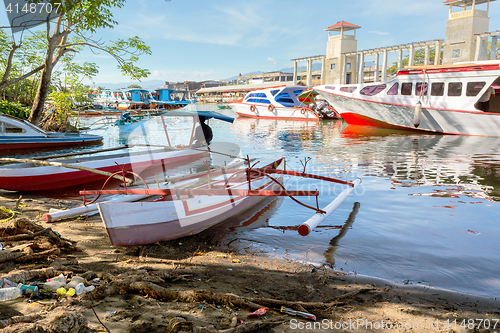 Image of poor houses by the river in shantytown