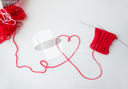 Image of knitting needles and thread in heart shape