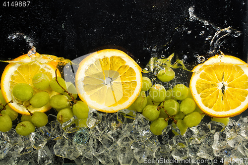 Image of Oranges, Water And Ice