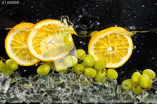 Image of Oranges, Water And Ice