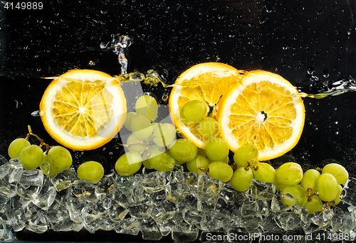 Image of Oranges, Water And Ice