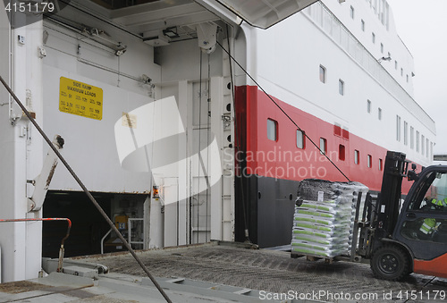 Image of Fork lift loading goods