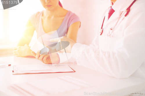 Image of patient and doctor prescribing medication