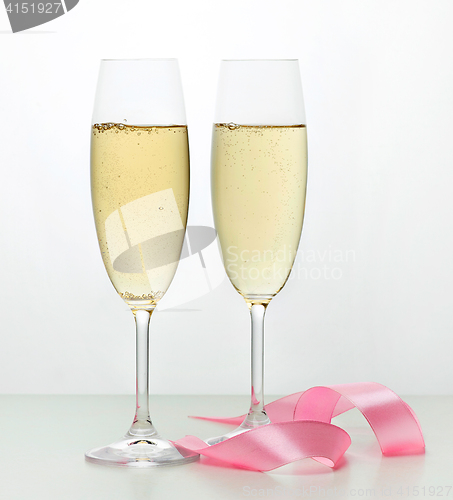 Image of two glasses of champagne