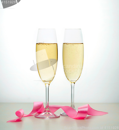 Image of two glasses of champagne