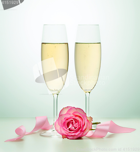 Image of two glasses of champagne