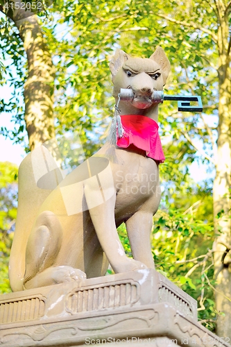 Image of Fox statue at Fushimi Inari shrine in Kyoto