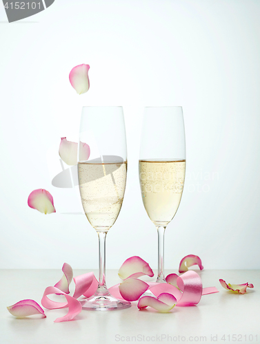 Image of two glasses of champagne