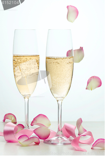 Image of two glasses of champagne