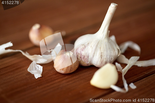 Image of close up of garlic on wooden table