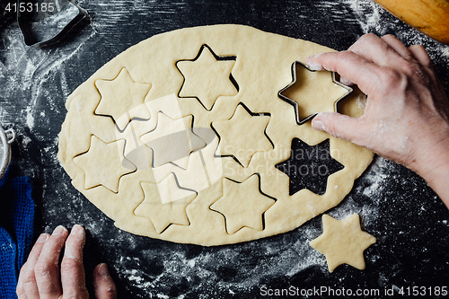 Image of Cook making star-shaped cookies with form