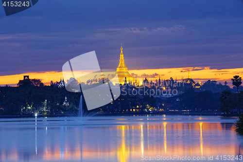 Image of Shwedagon Pagoda at sunset