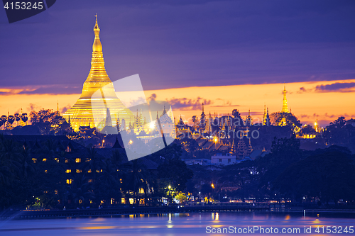 Image of Shwedagon Pagoda at night 